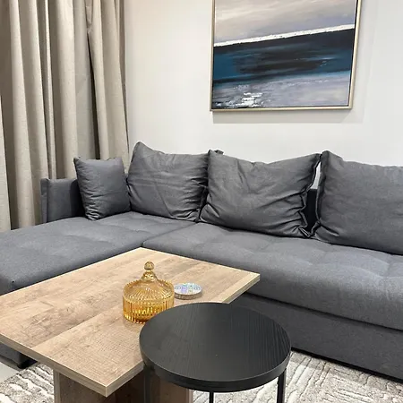 Joanna & Arya Engomi Apts شقة