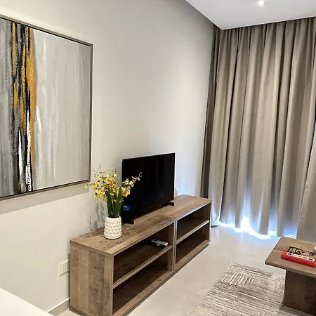 Joanna & Arya Engomi Apts *