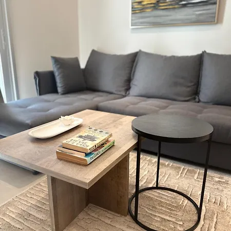 Joanna & Arya Engomi Apts شقة *