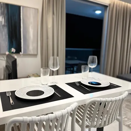 Joanna & Arya Engomi Apts شقة