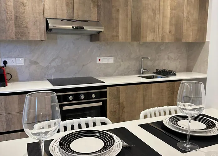 Joanna & Arya Engomi Apts 아파트