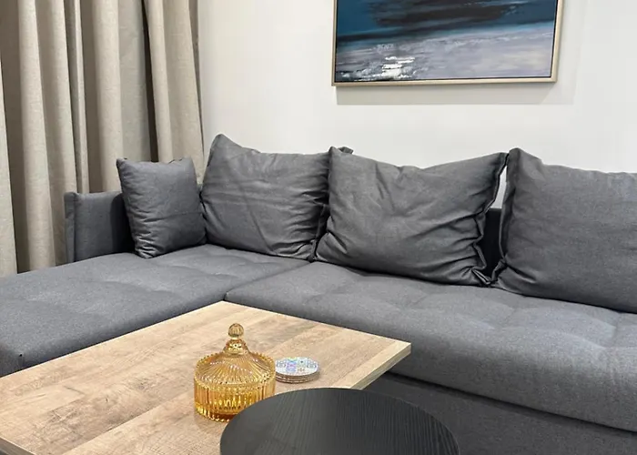 Joanna & Arya Engomi Apts 아파트