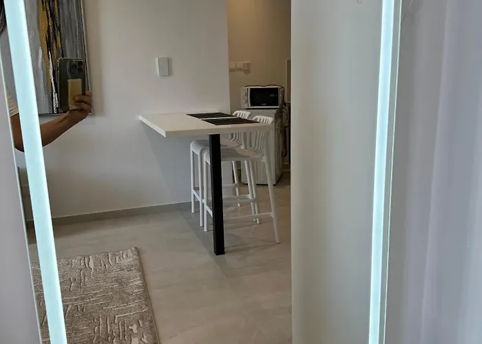 Joanna & Arya Engomi Apts 아파트 *