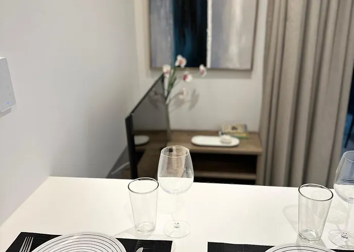 Joanna & Arya Engomi Apts *