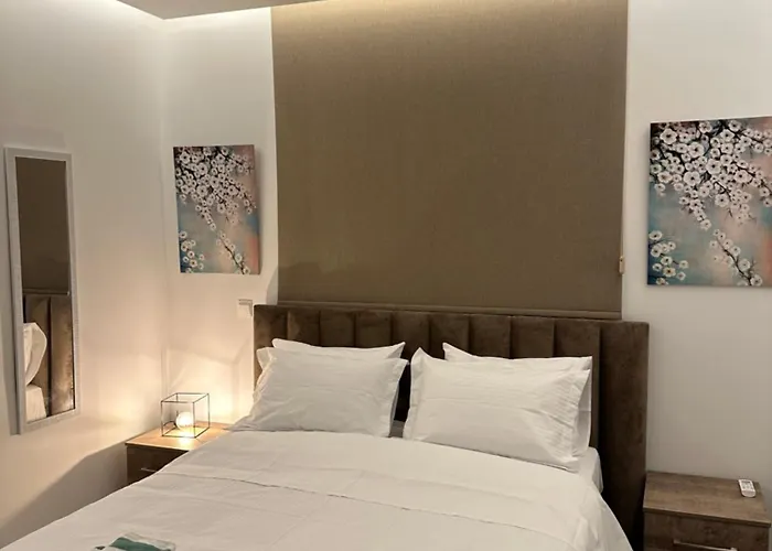 Joanna & Arya Engomi Apts *