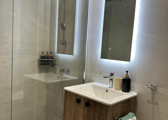 Joanna & Arya Engomi Apts 아파트 니코시아