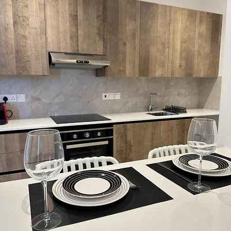 Joanna & Arya Engomi Apts 公寓