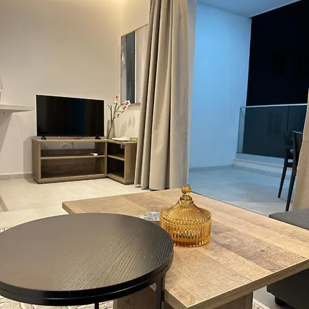 Joanna & Arya Engomi Apts 公寓